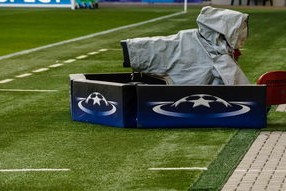 九游体育电竞官网-史诗般的对决：皇马与巴萨经典战役回顾，皇马与巴萨最精彩的一场比赛